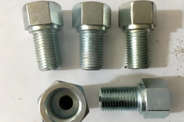 幾種經(jīng)典的內(nèi)六角螺栓防松設(shè)計(jì)，你用過(guò)幾種？